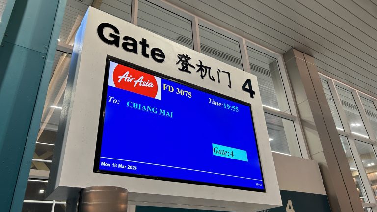 panneau aéroport vers chiang mail